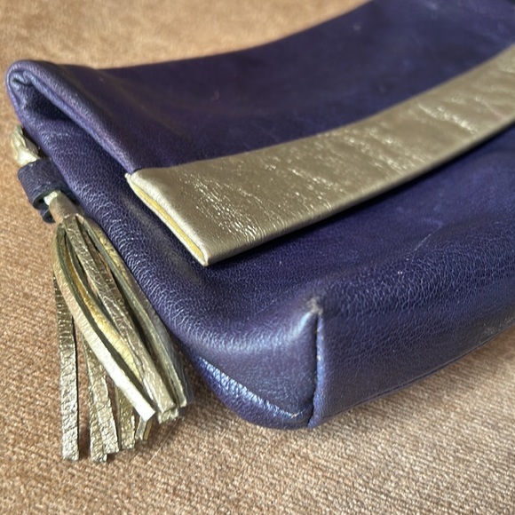 TUSK NAVY AND GOLD LEATHER BAG - Picture 14 of 16